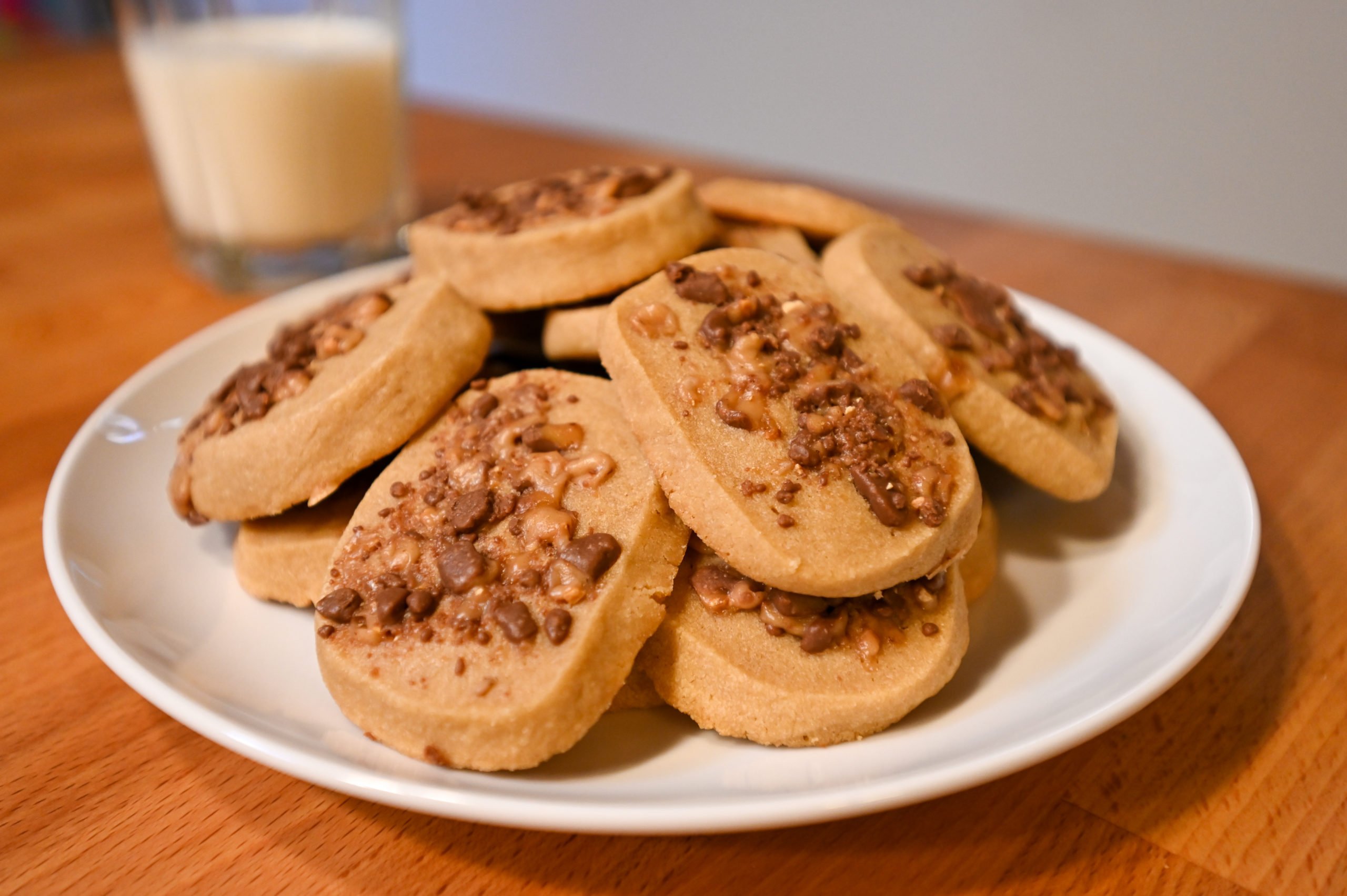 coffee toffee espresso cookies on a plate